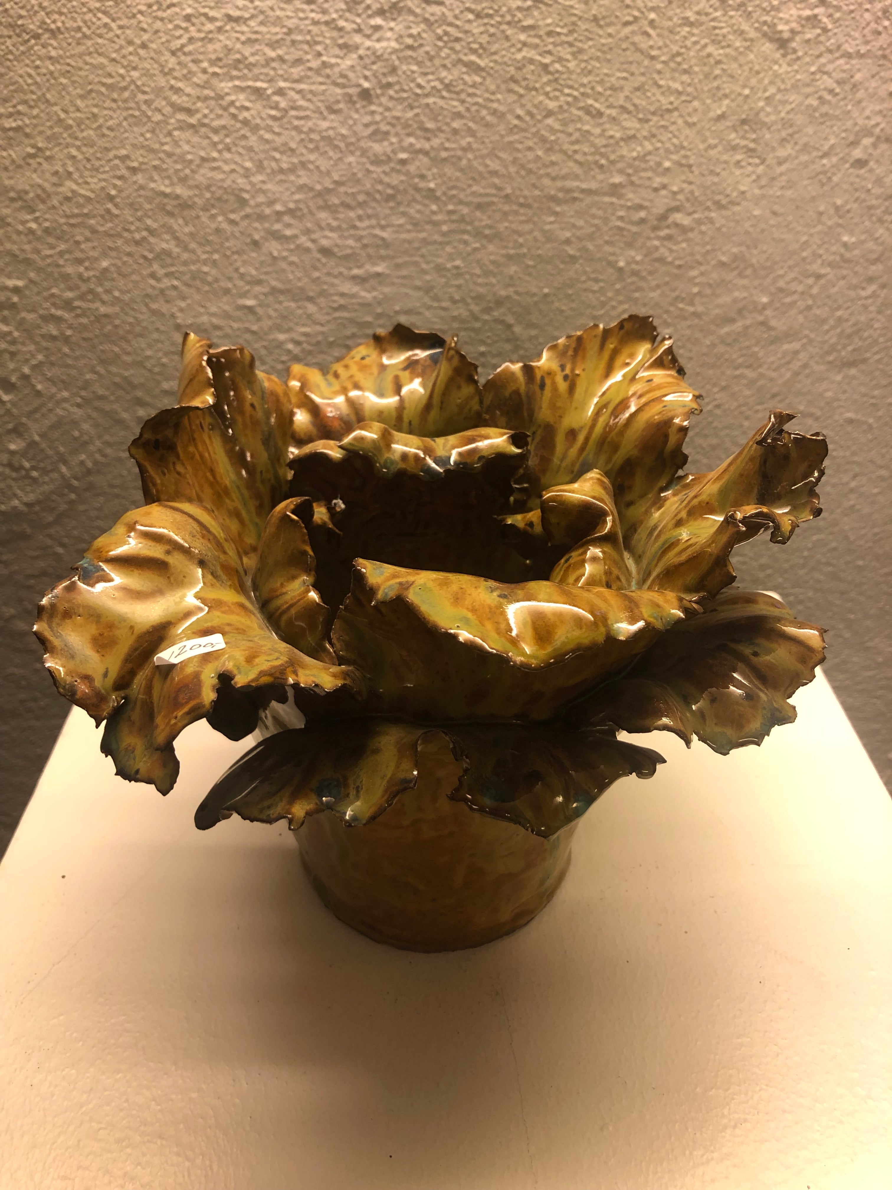 Bladvase i gylden nuance